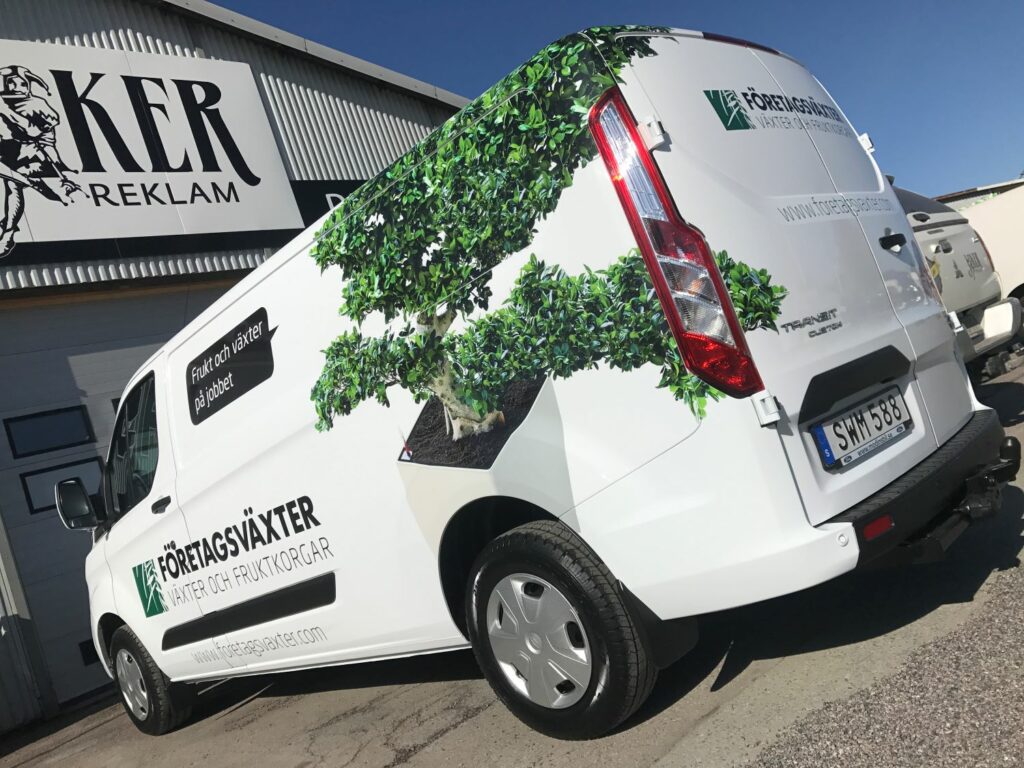 bildekor på bil från företagsväxter, producerad och monterad av Joker Reklam