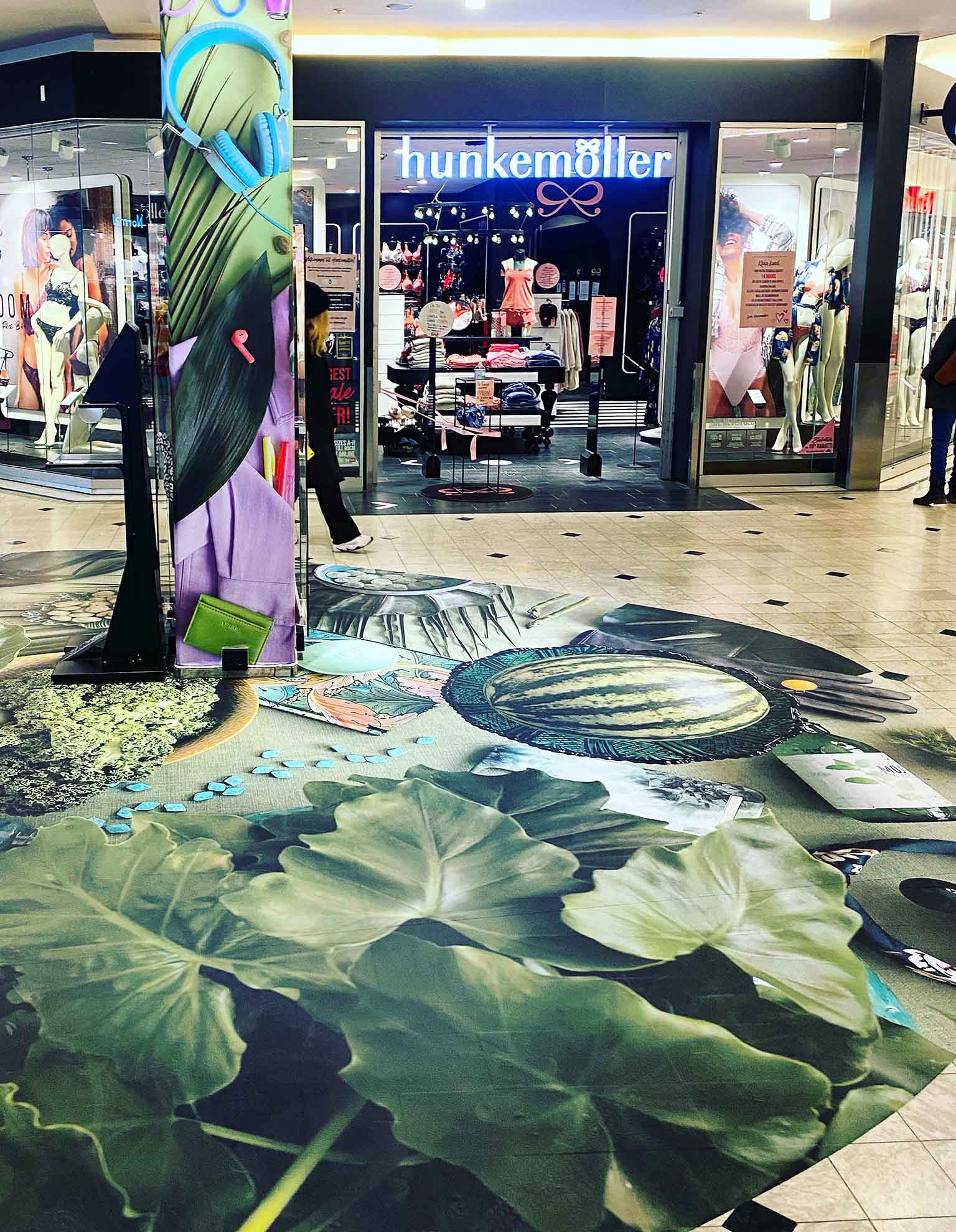 Bild på golvdekal från st:per gallerian i Uppsala, reklamprodukt från Joker Reklam